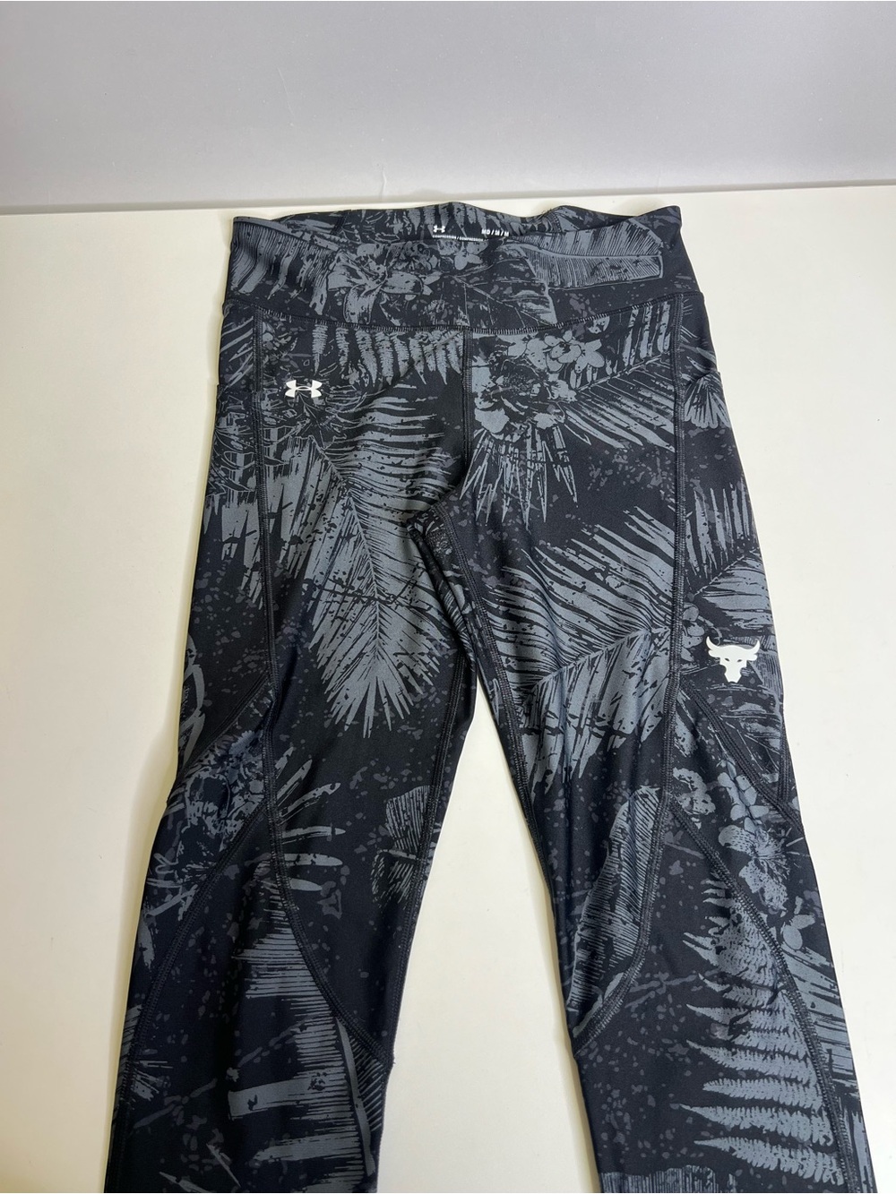 Under Armour Women’s Black Palm-Print Crop Leggings - Picture 7 of 15
